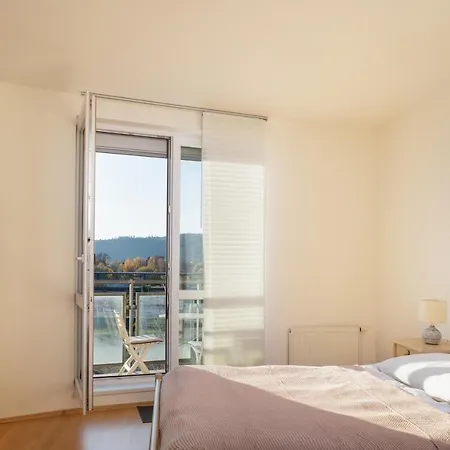 Sunny In Modrany By Days Apartament