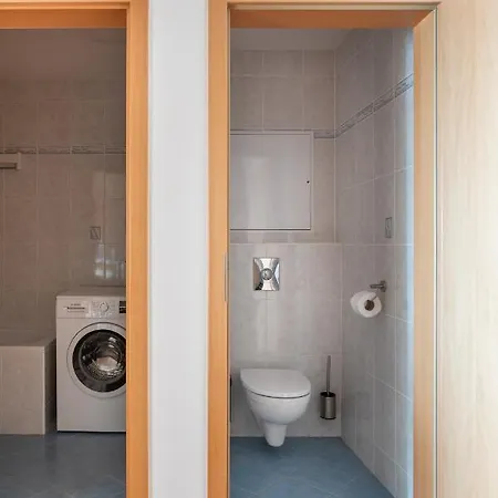 Apartament Sunny In Modrany By Days Praga